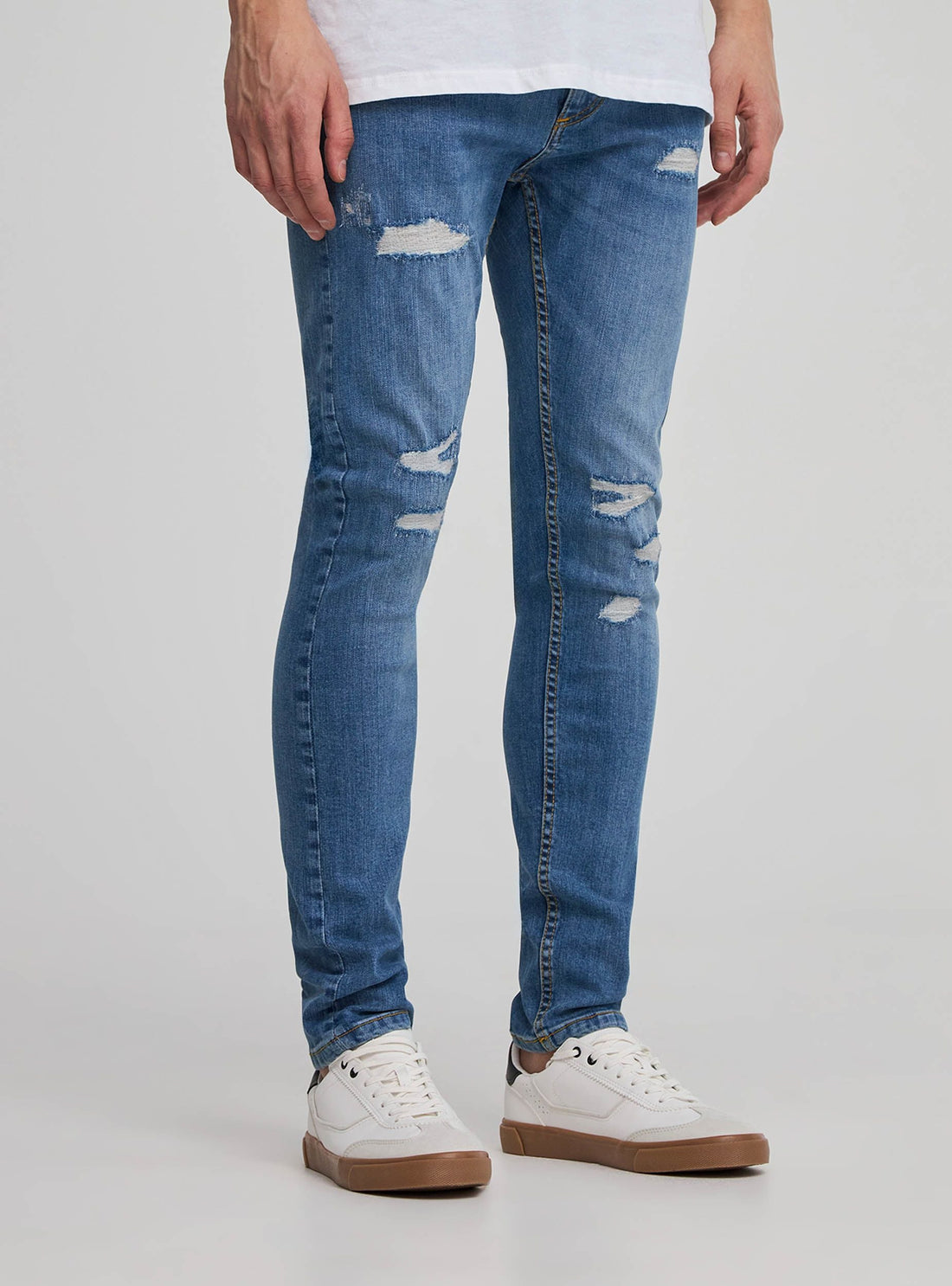 Jeans skinny con strappi