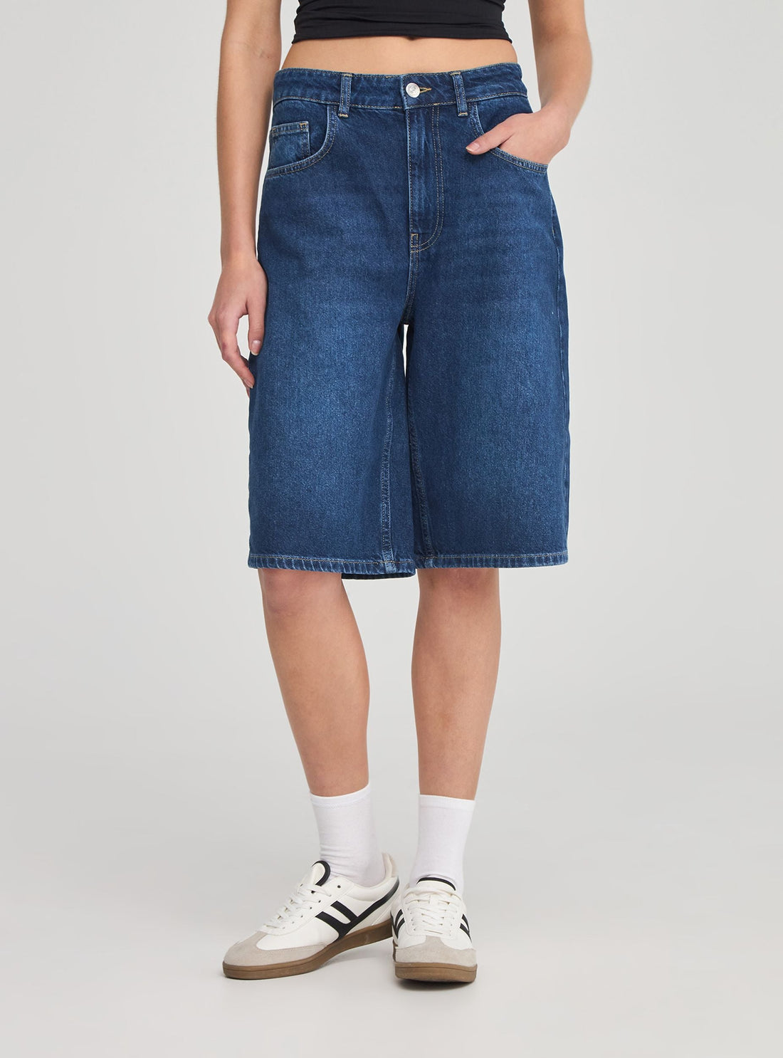 Bermuda di jeans scuro