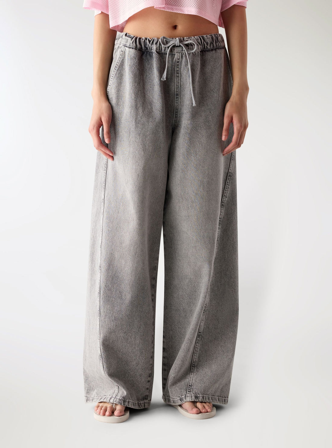 Jeans super wide leg con coulisse in vita