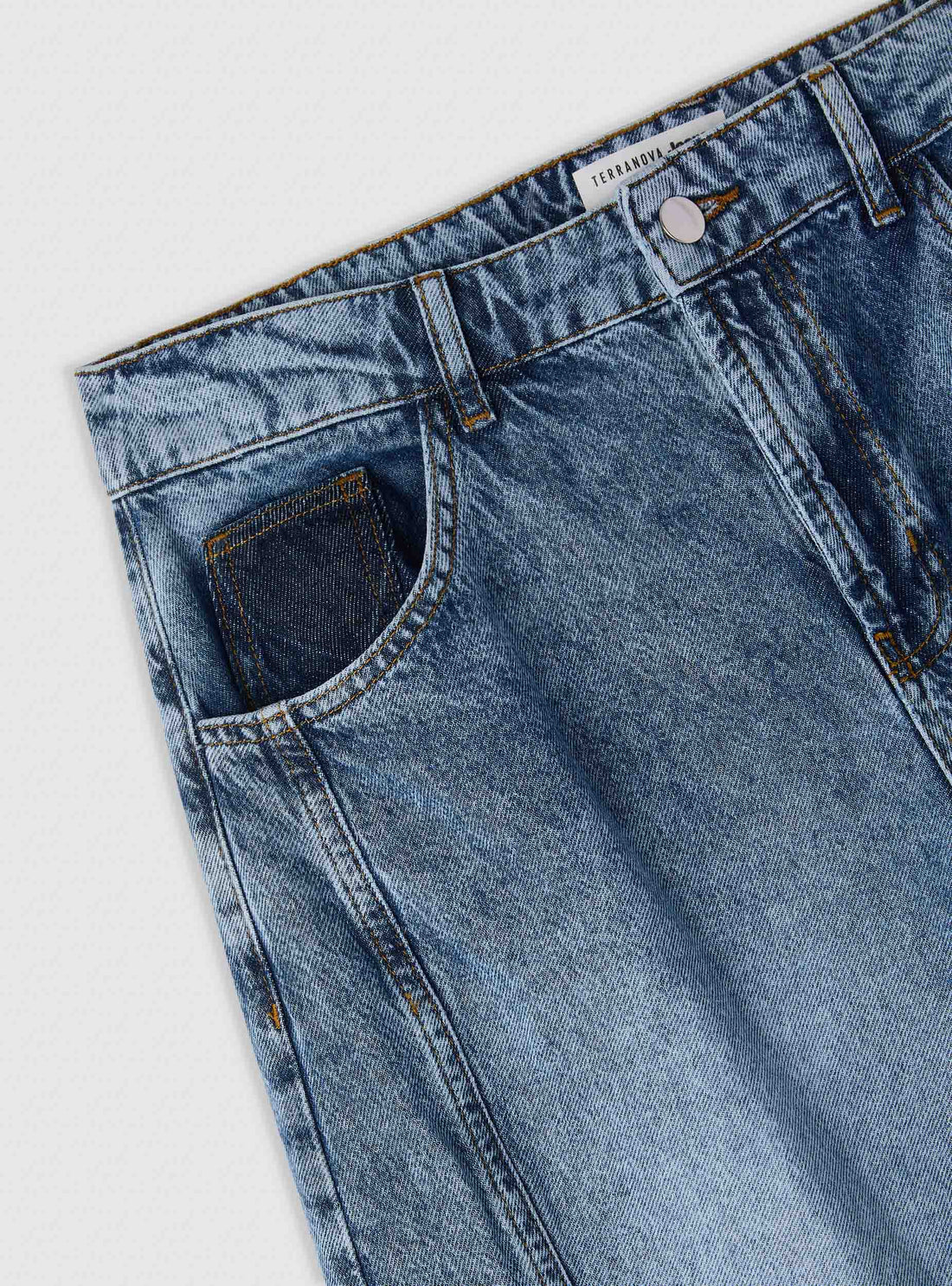 Jeans barrel con cuori applicati