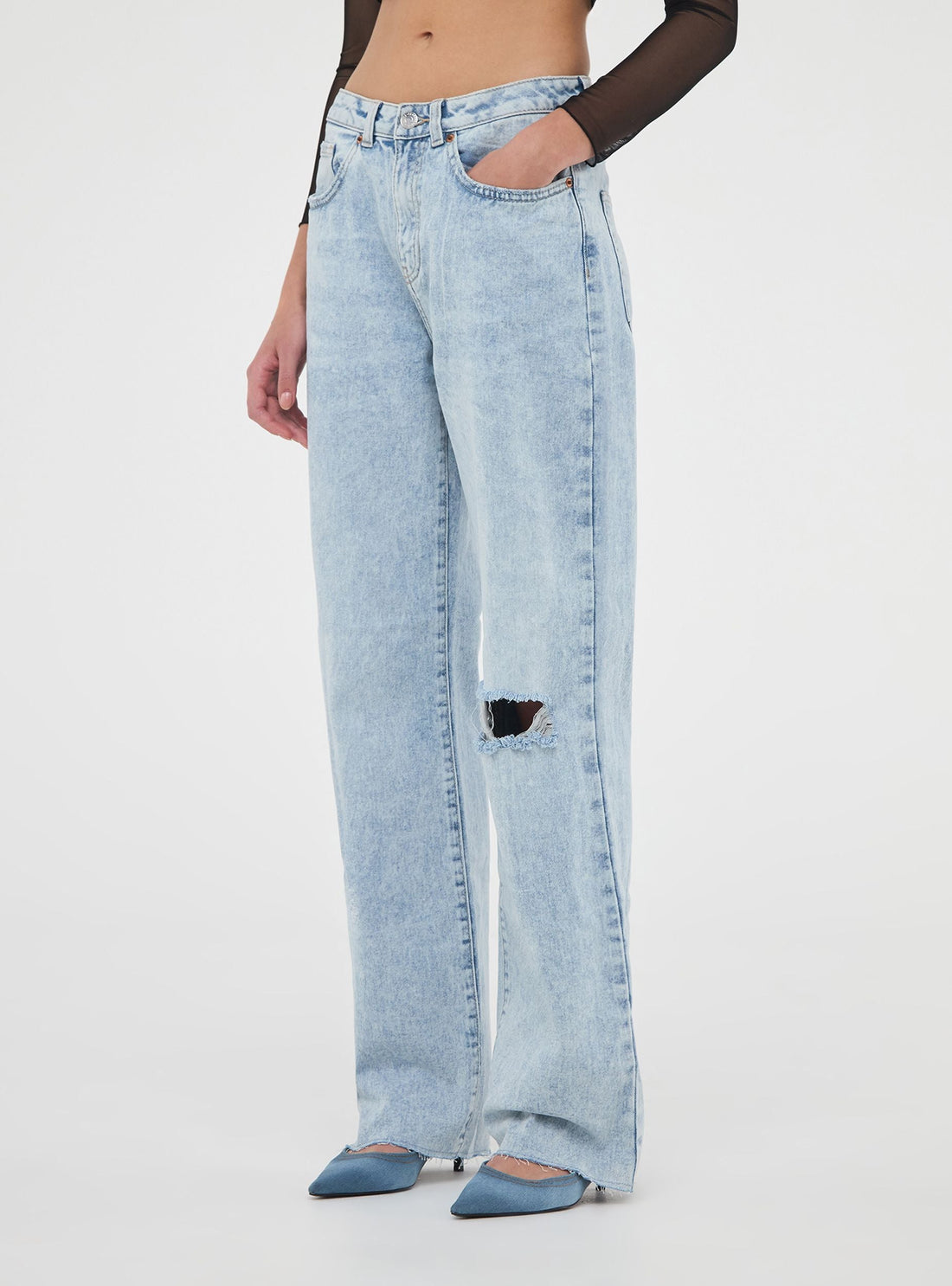 Jeans straight con strappi