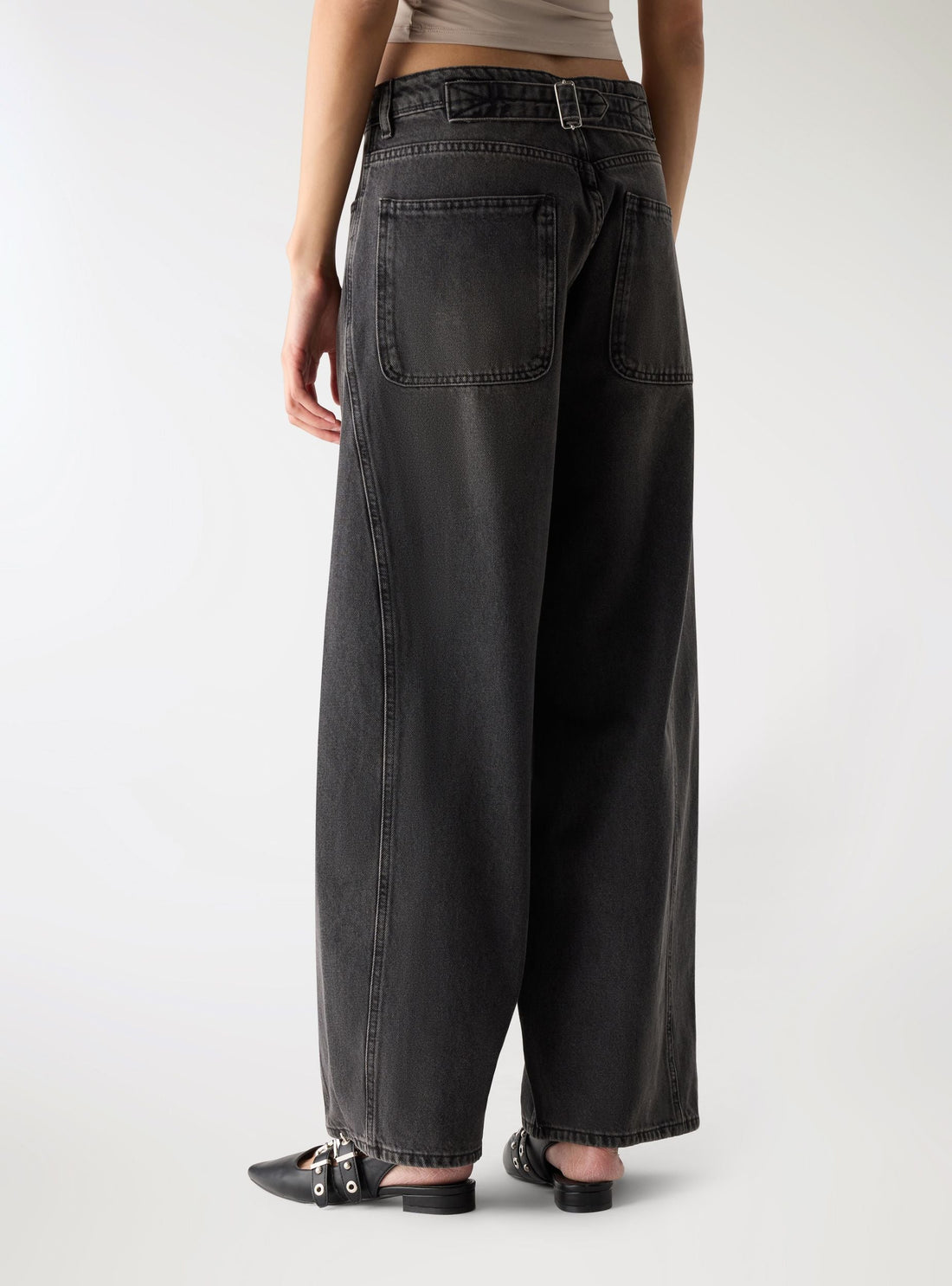 Jeans a barilotto con tagli laterali