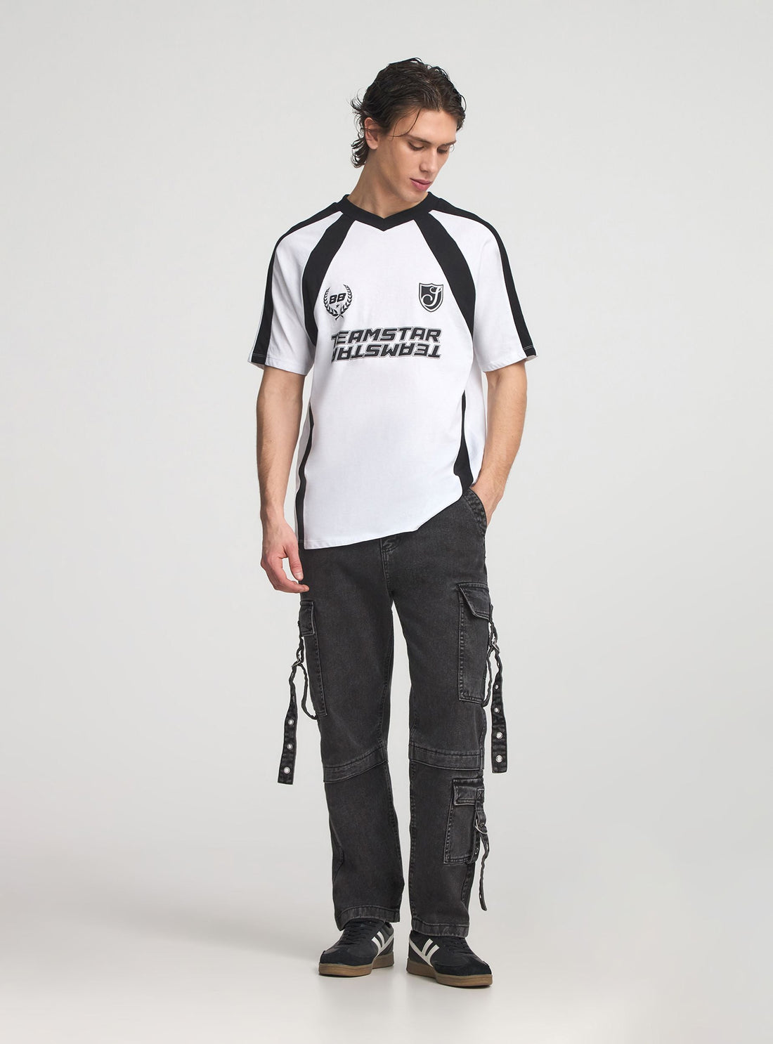 Jeans cargo multipocket con fibbie