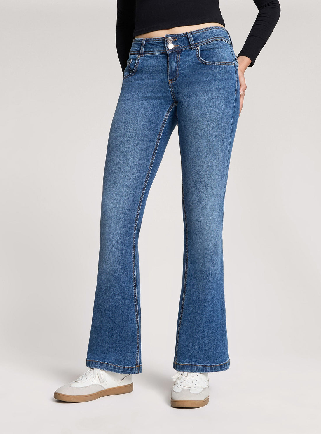 Jeans a zampa vita bassa