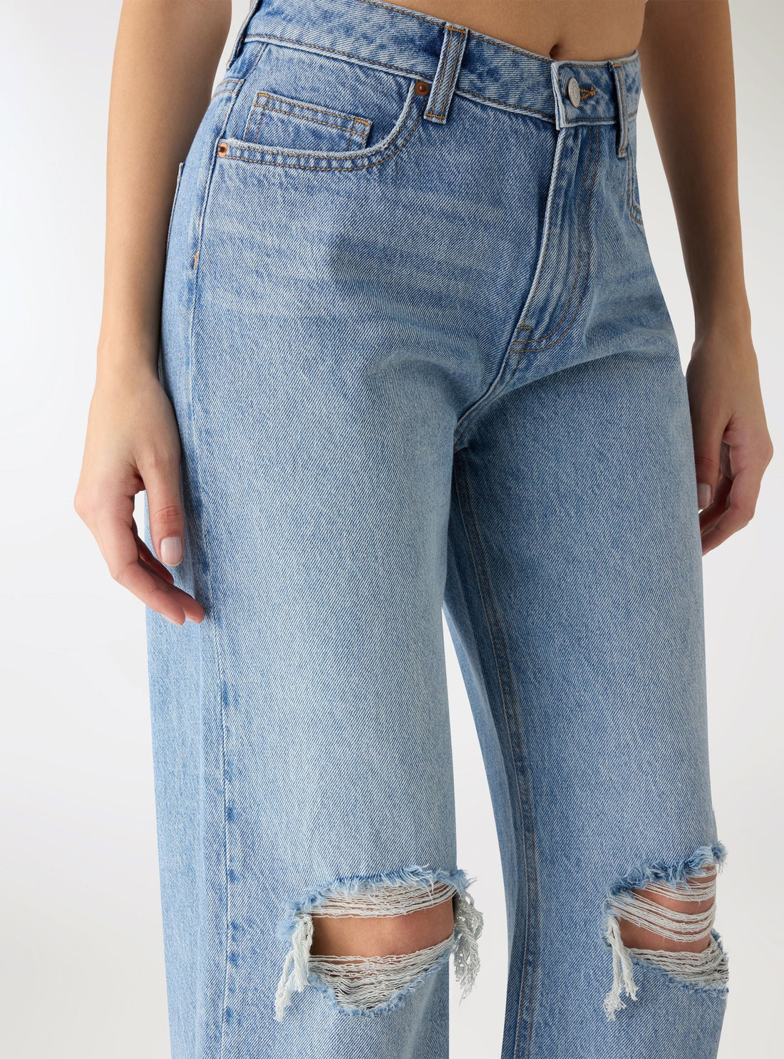 Jeans wide leg con strappi