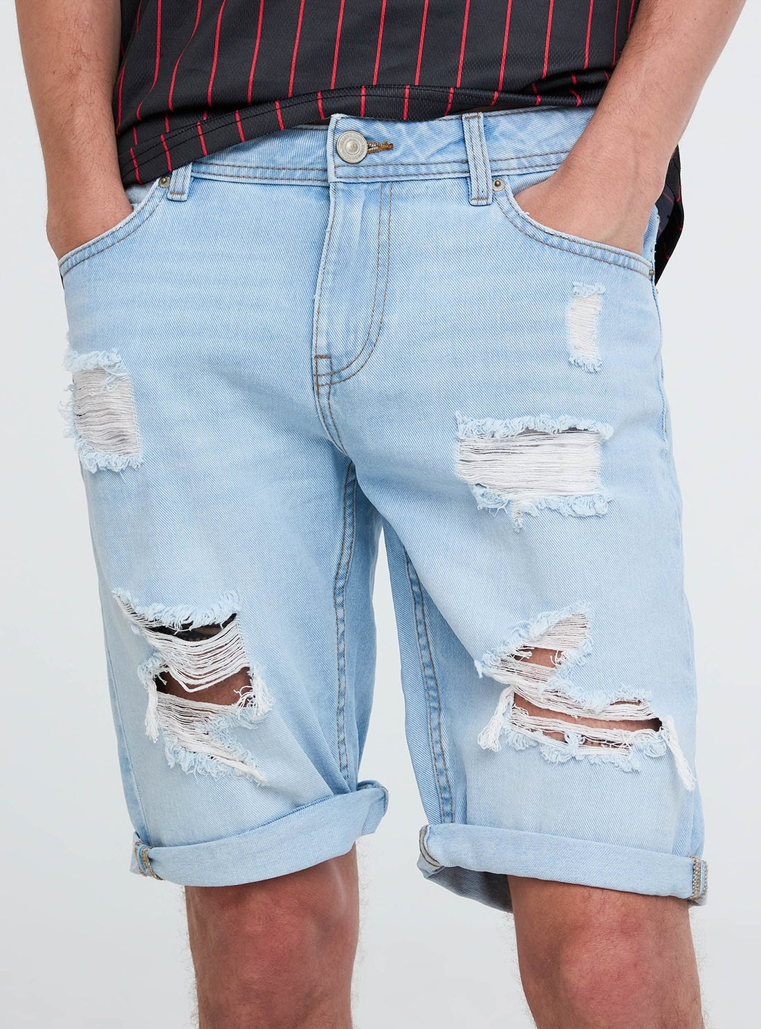 Shorts jeans con strappi
