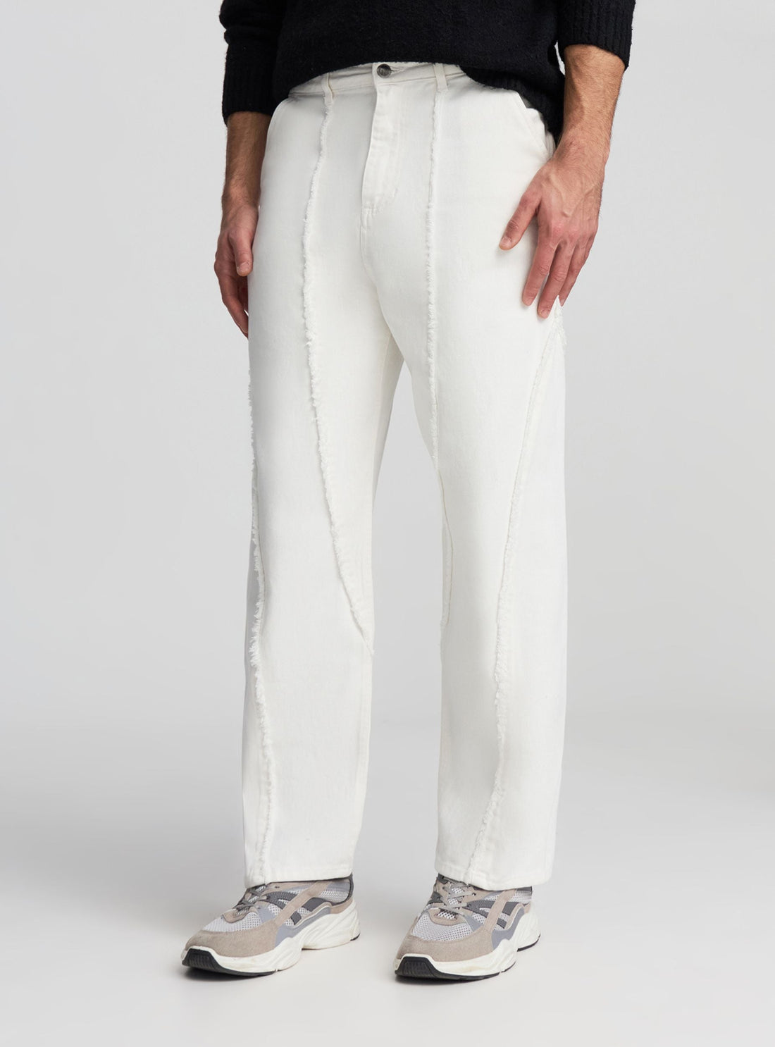 Jeans baggy con cuciture sfrangiate