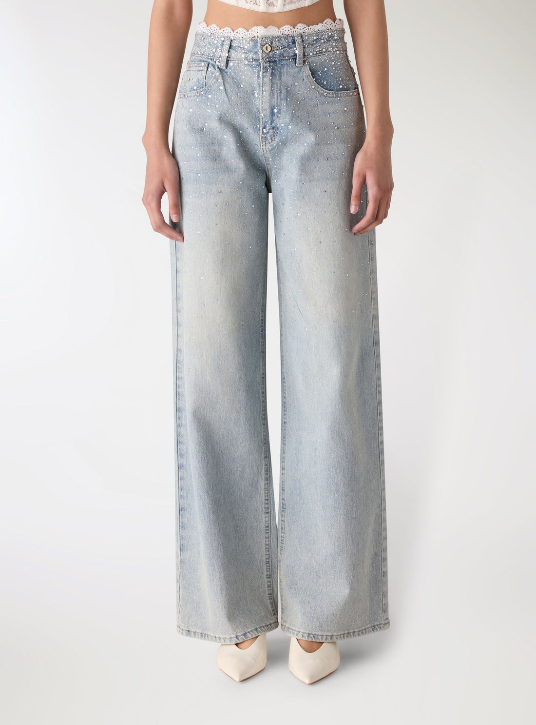 Jeans wide leg con strass e bordo sangallo