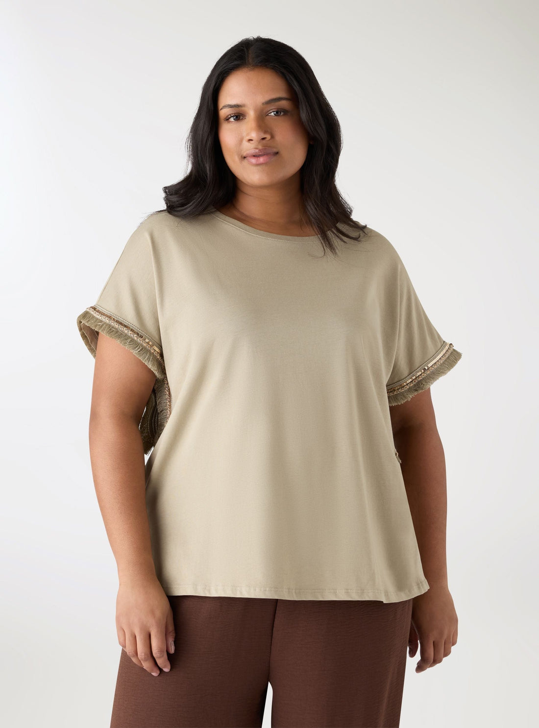 T-shirt Curvy a tinta unita con inserti etnici