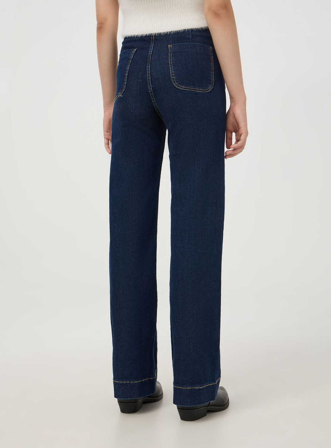 Jeans palazzo con bottoni oro
