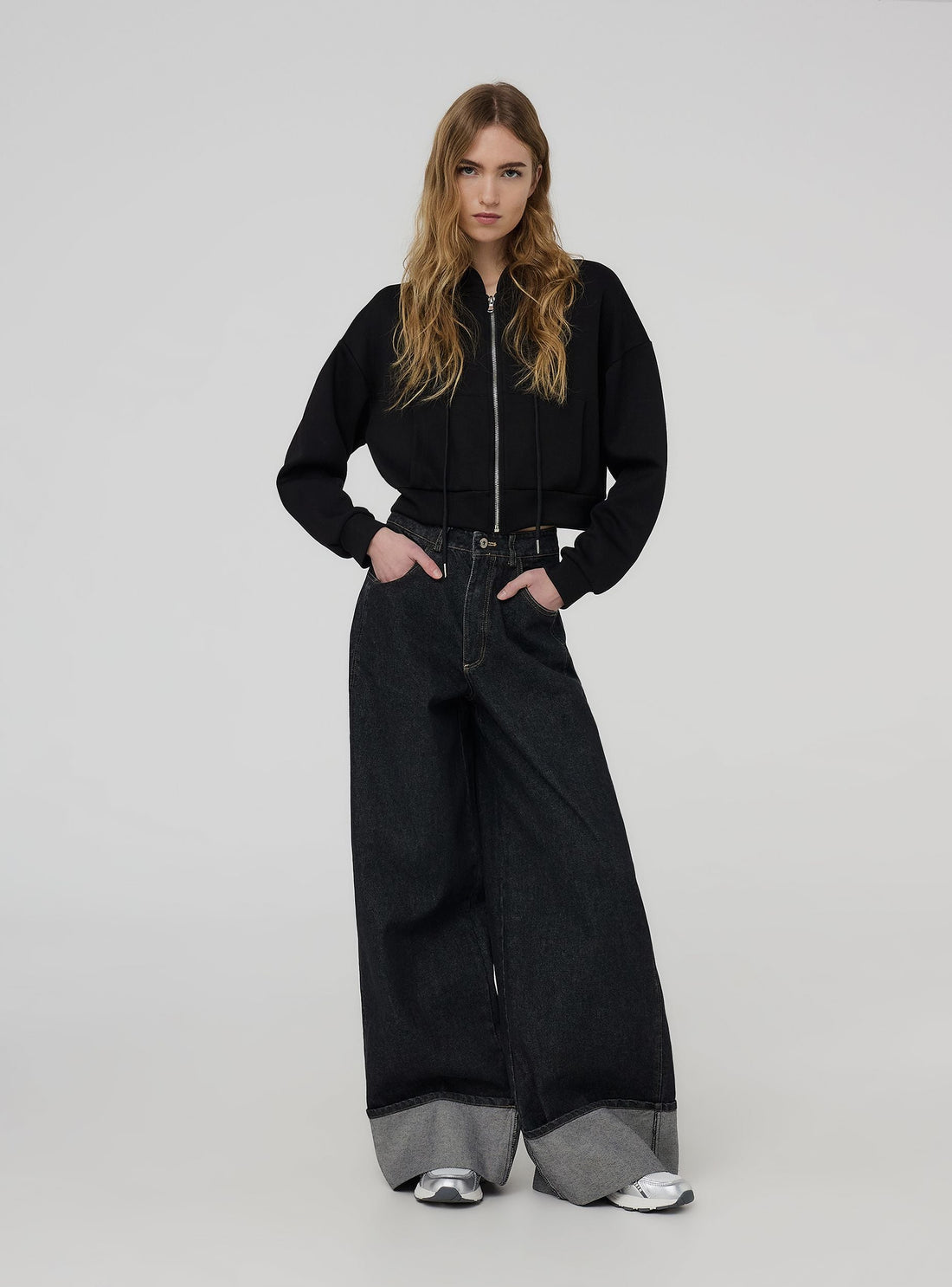 Jeans wide leg con risvolto
