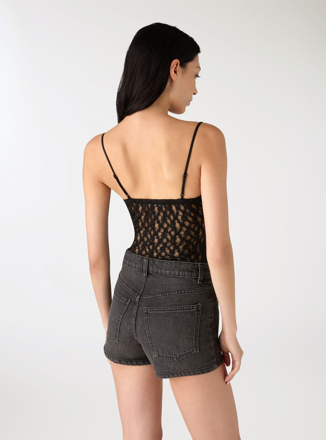 Body in pizzo con ferretto e spalline sottili