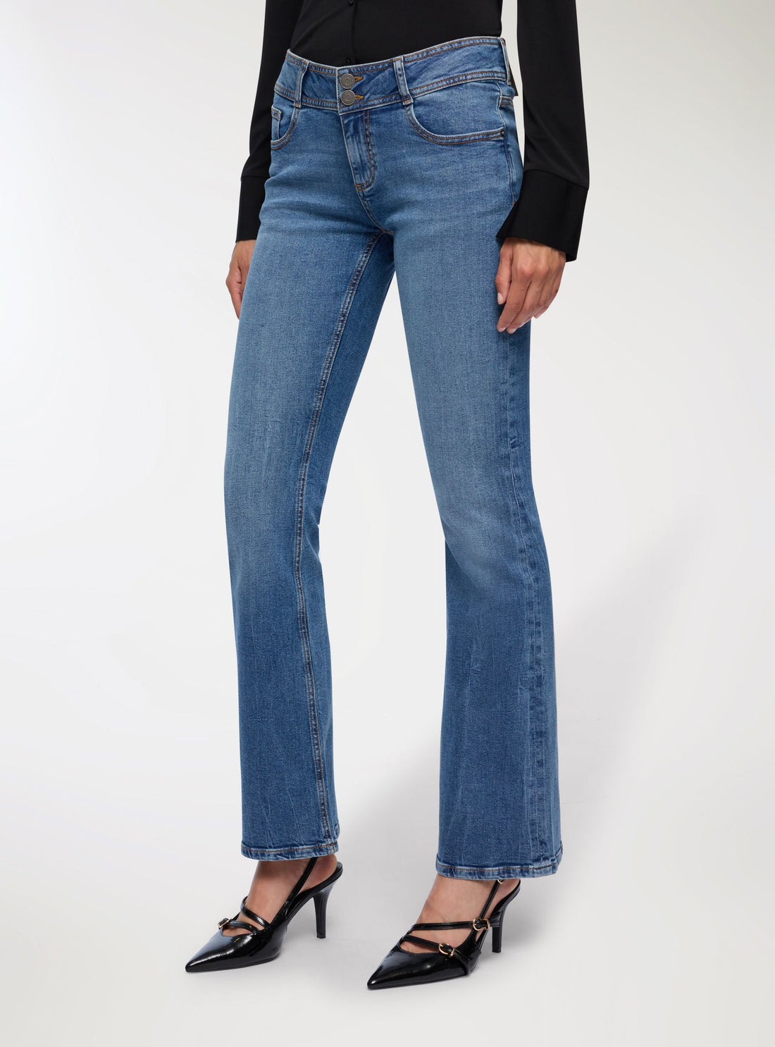 Jeans a zampa vita bassa