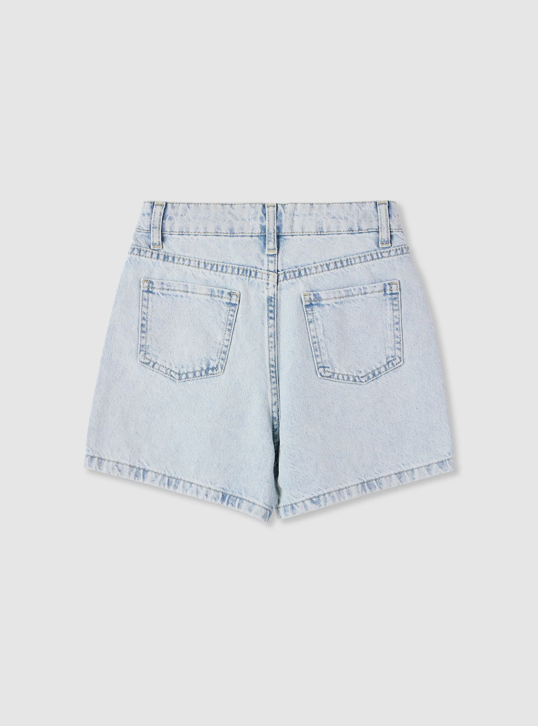 Shorts in denim con applicazioni