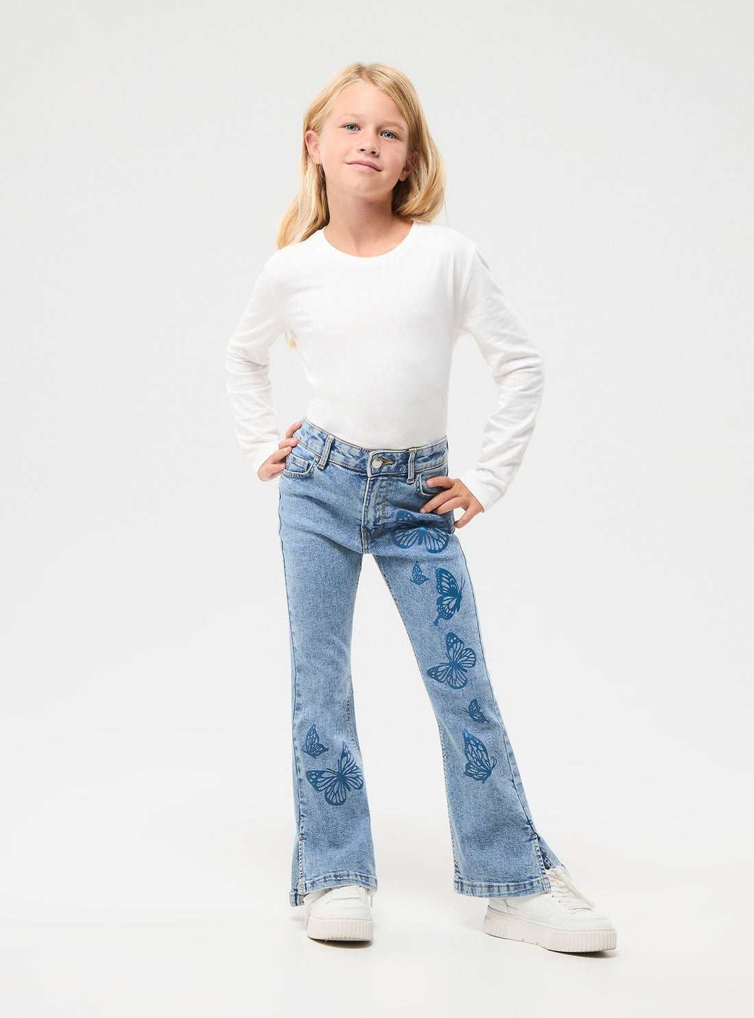 Jeans a zampa stampa farfalle