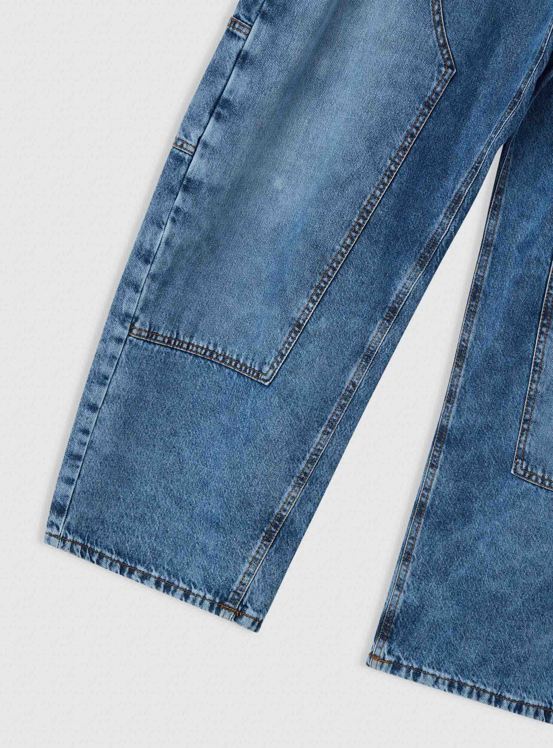 Jeans straight con tasche applicate