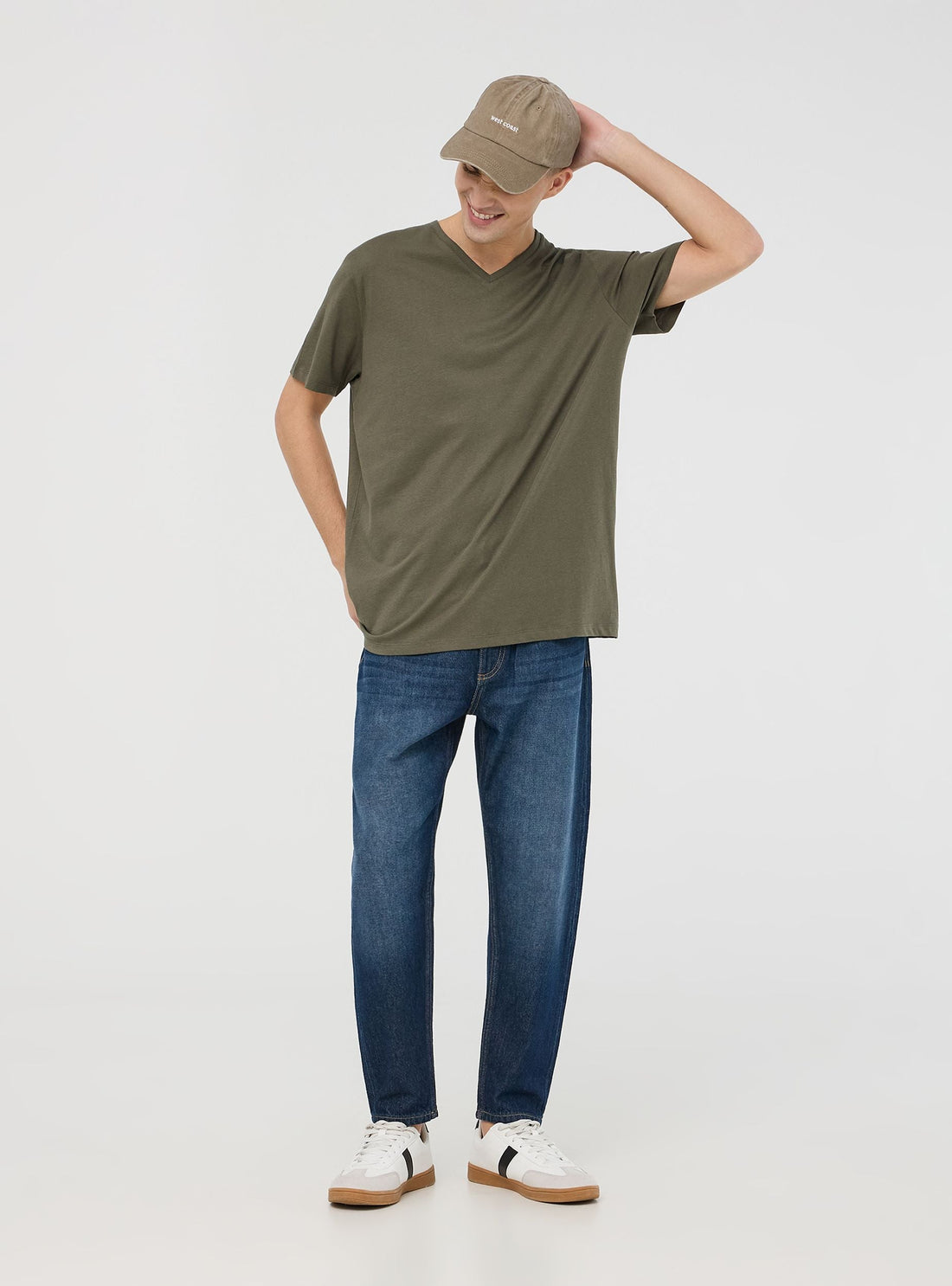 T-shirt basic con scollo a v