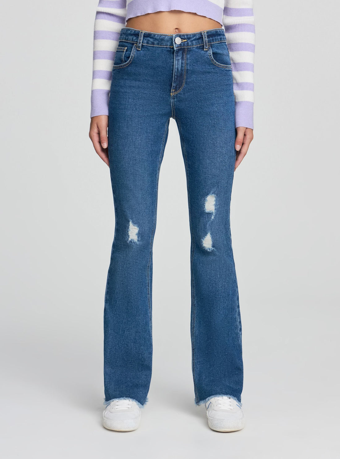 Jeans zampa con strappi