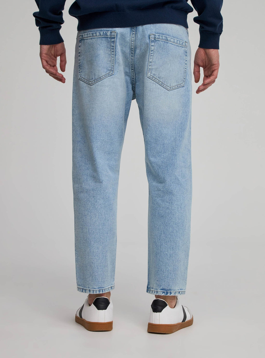 Jeans loose fit con strappi