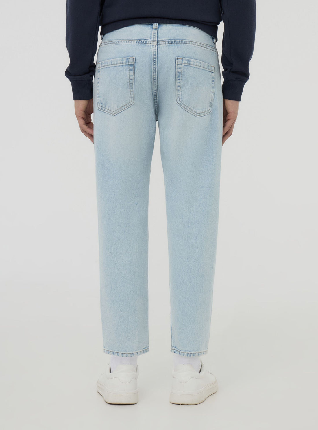Jeans chiari loose fit con strappi