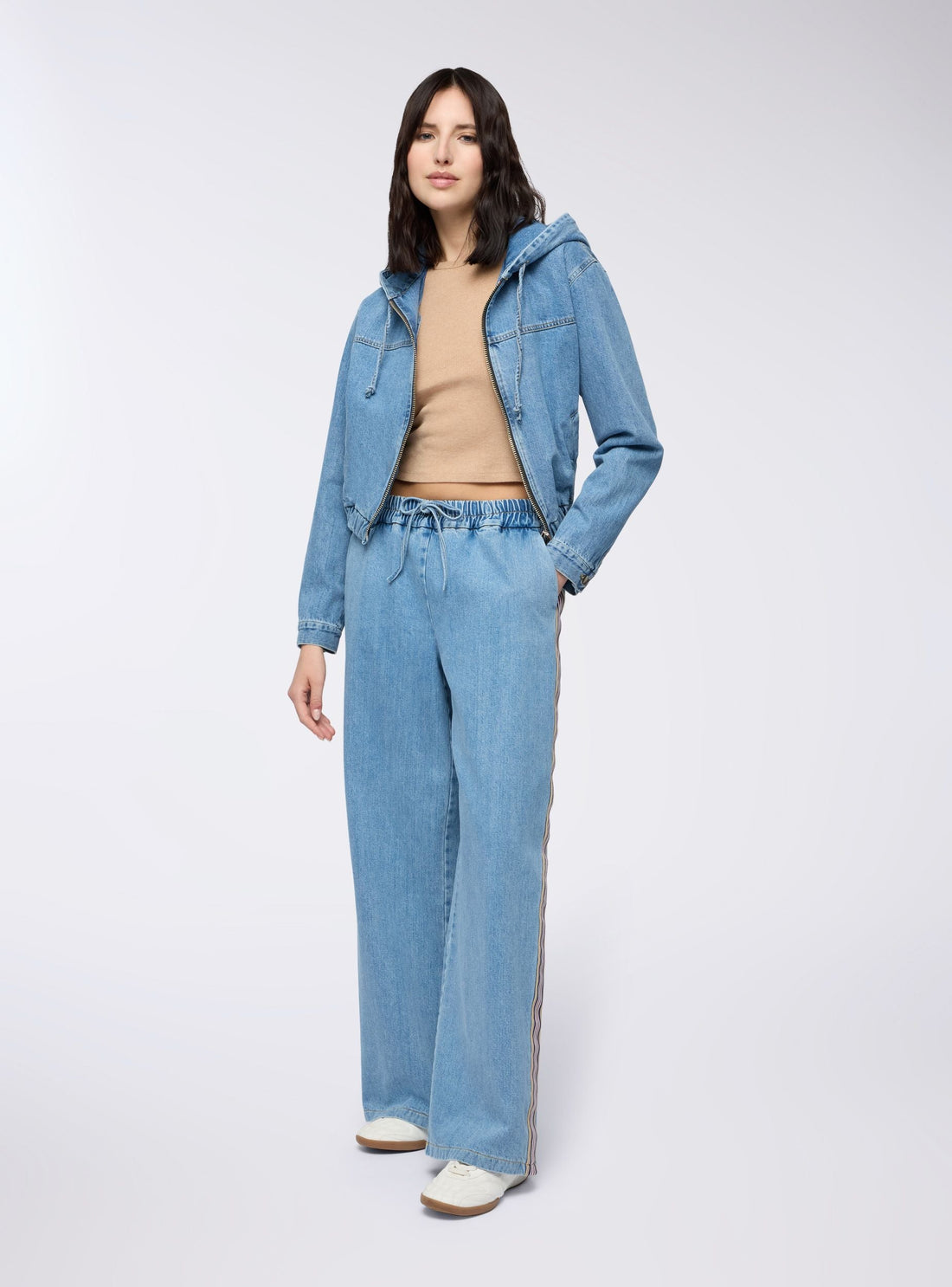 Jeans jogger con banda laterale