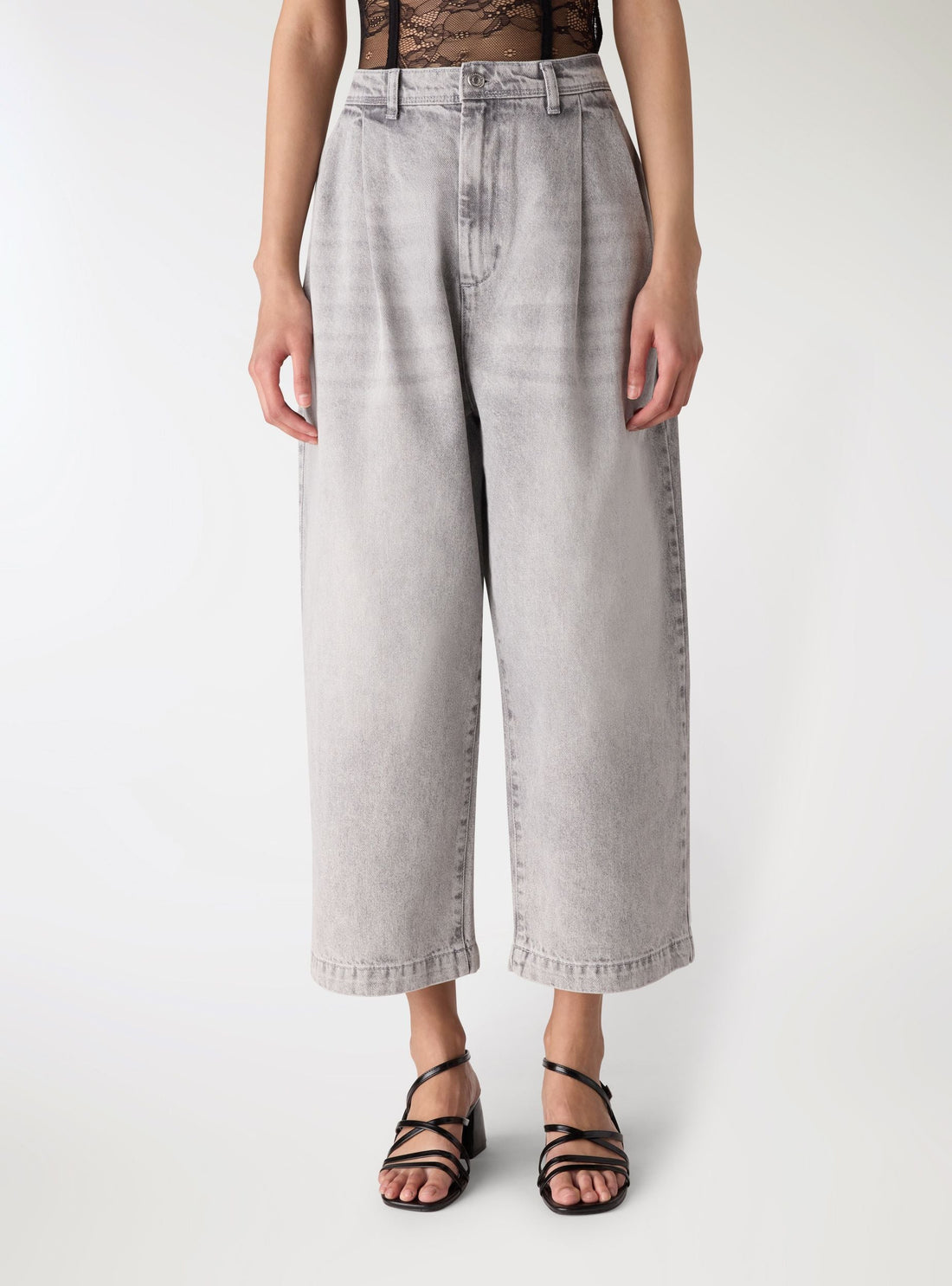 Jeans balloon con vita elasticizzata e pinces