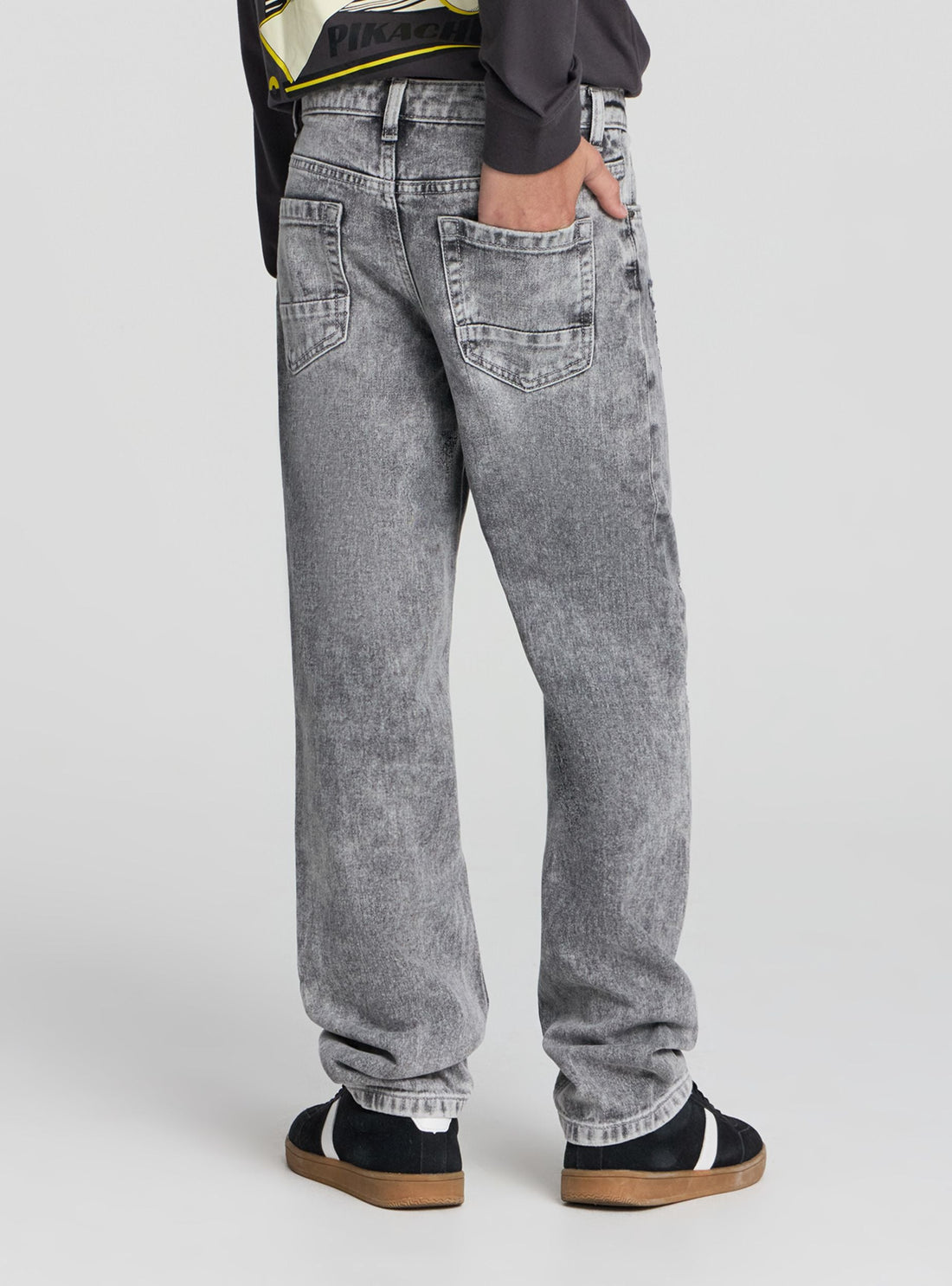 Jeans regular acid wash con strappi
