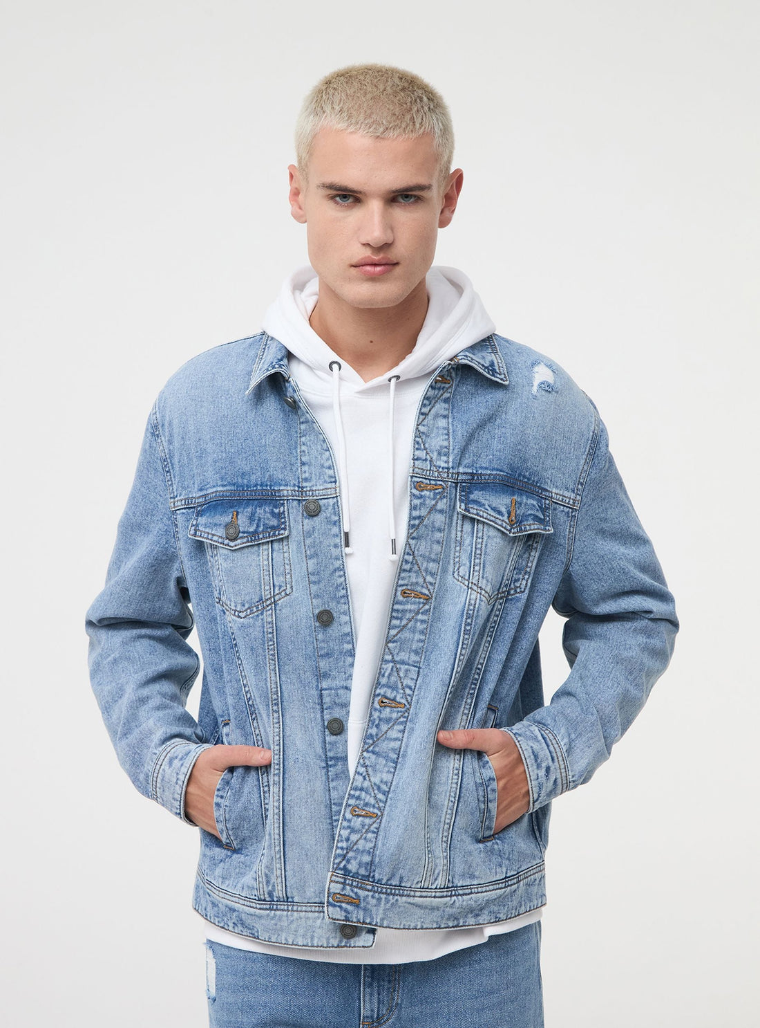Giacca in jeans con rotture