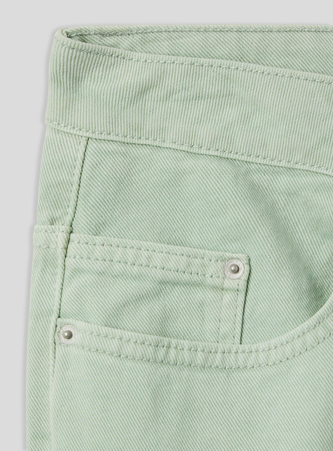 Jeans svasati con tasche rimovibili