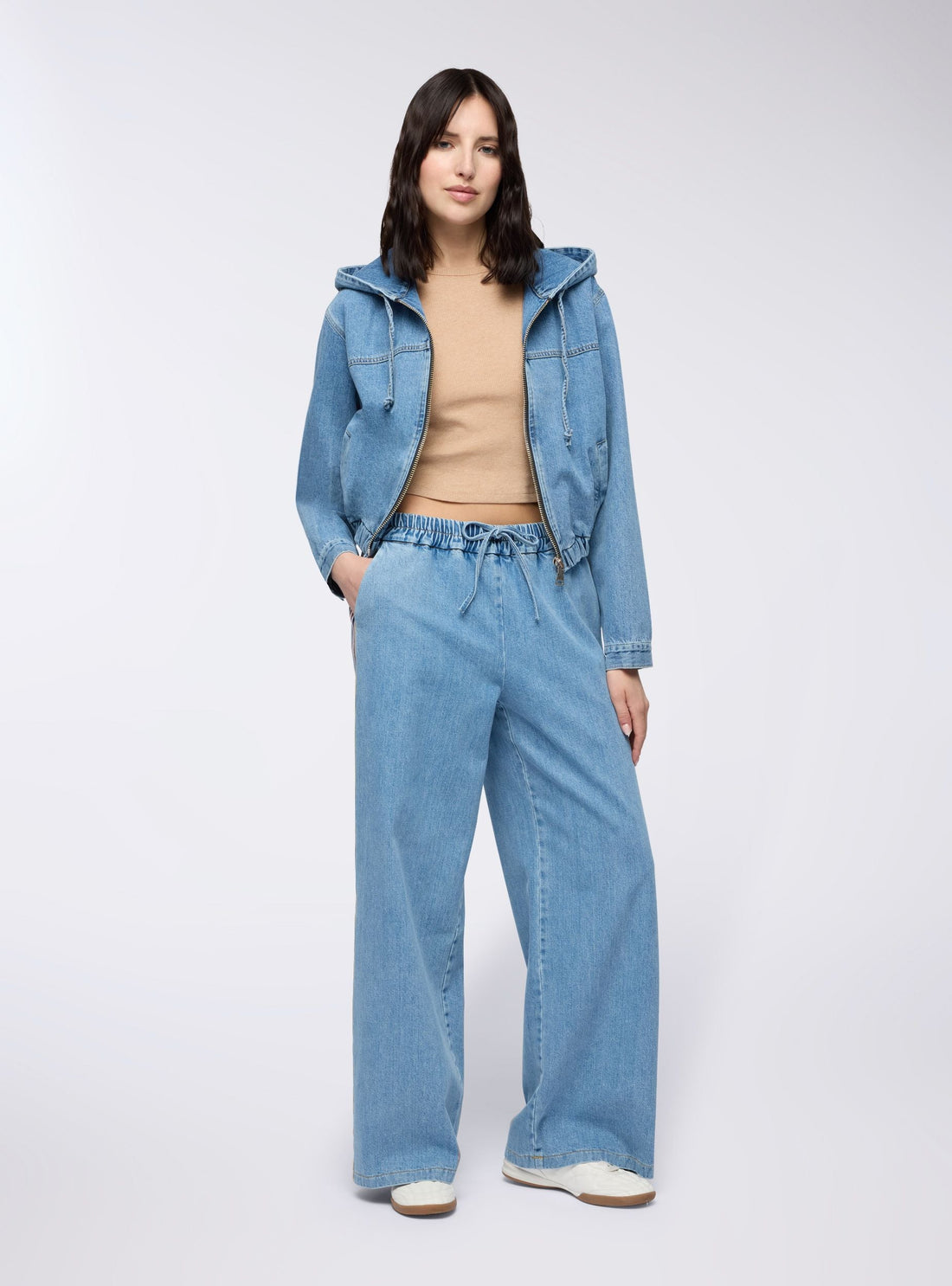 Giubbino di jeans con cappuccio