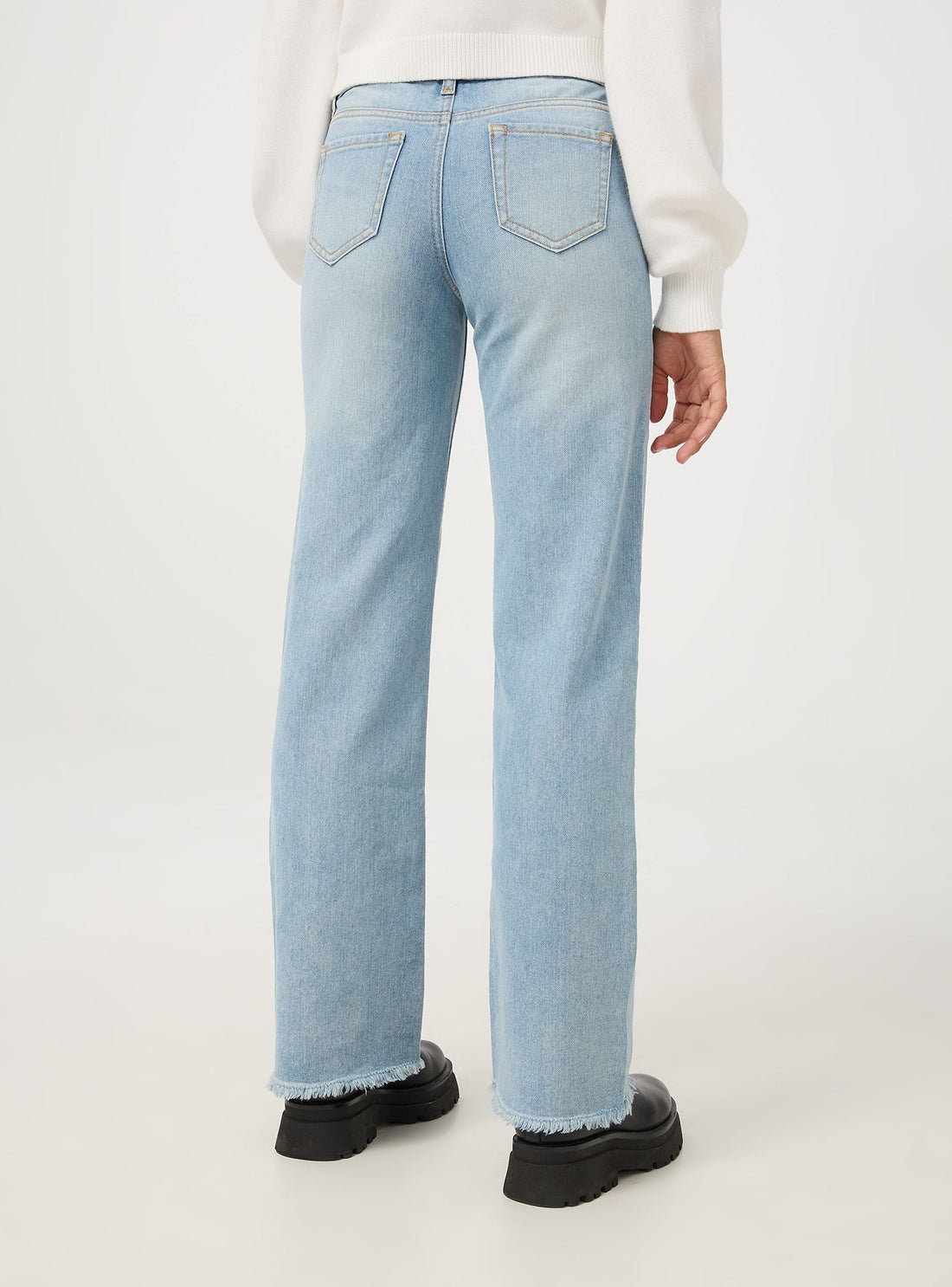 Jeans wide leg con orlo sfrangiato