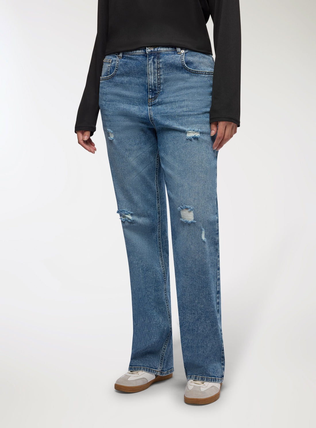 Jeans straight con strappi