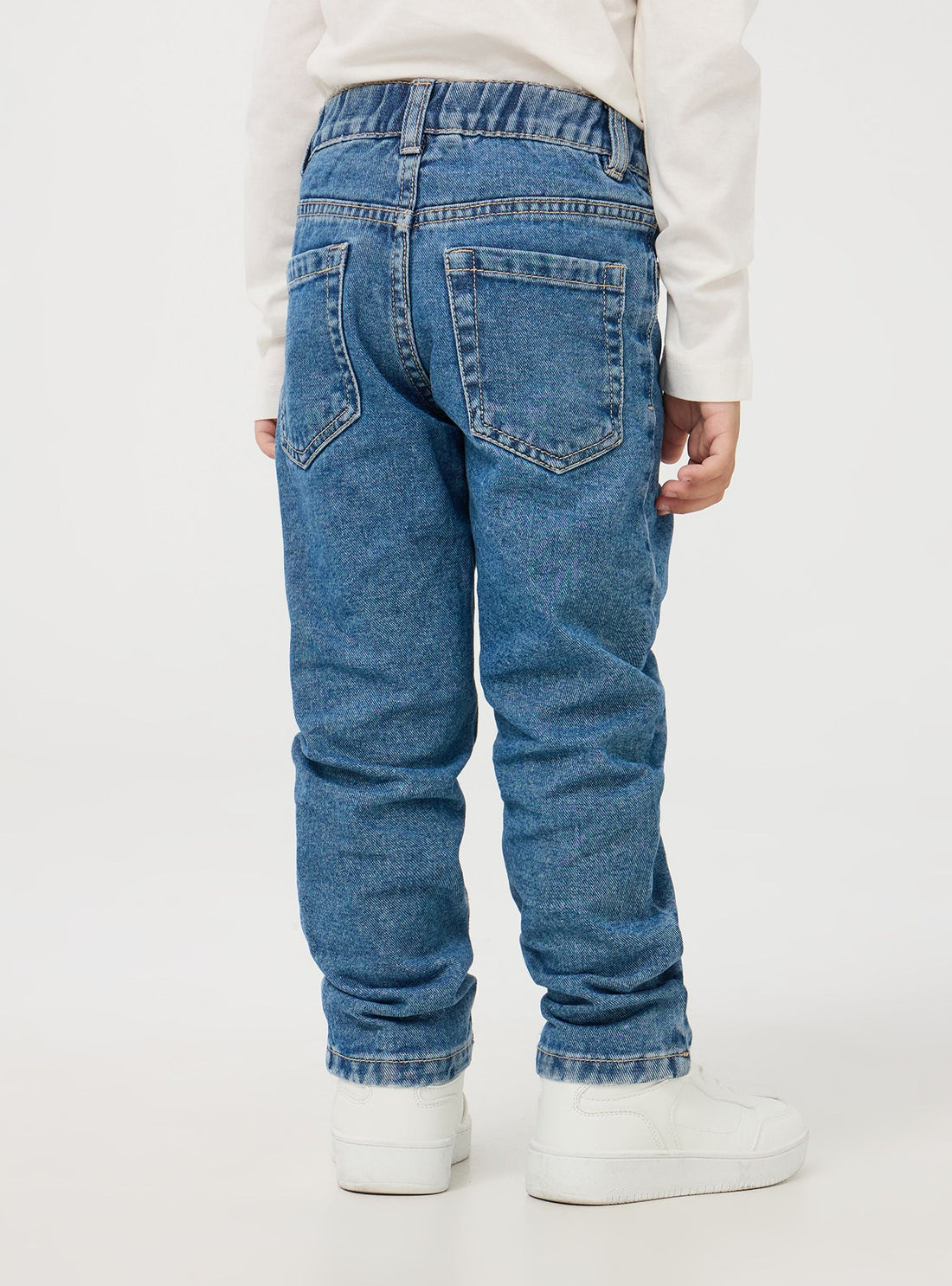 Jeans regular con elastico in vita
