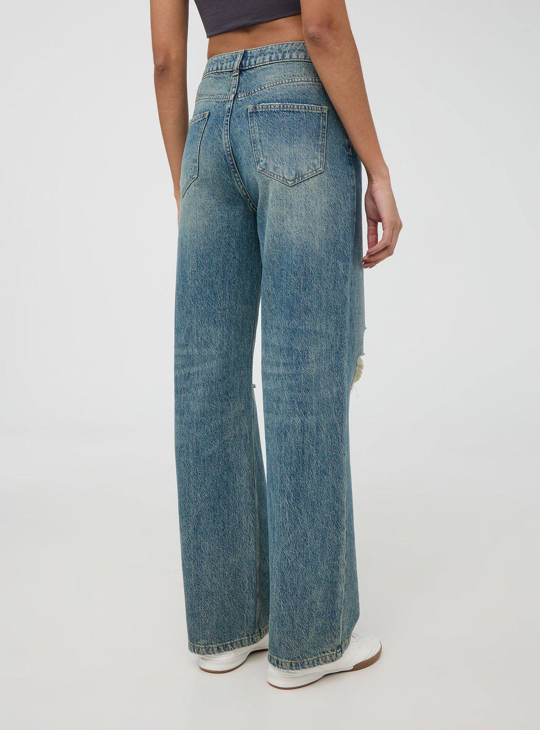 Jeans wide leg con strappi