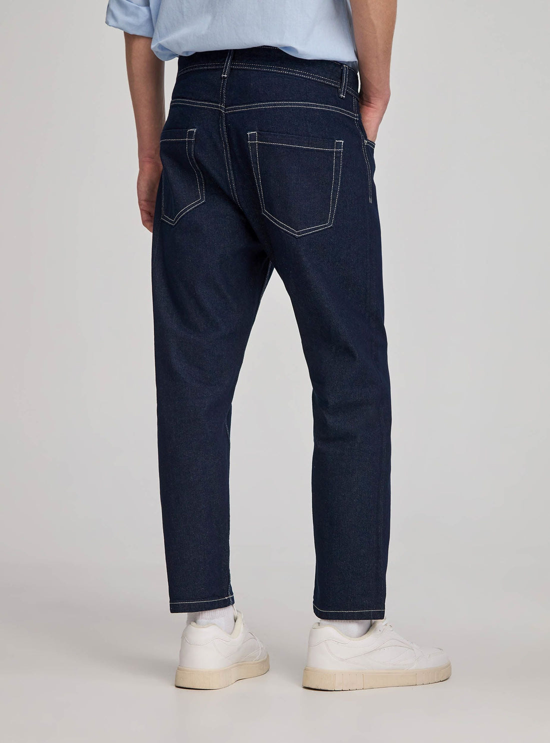 jeans loose con cuciture a contrasto