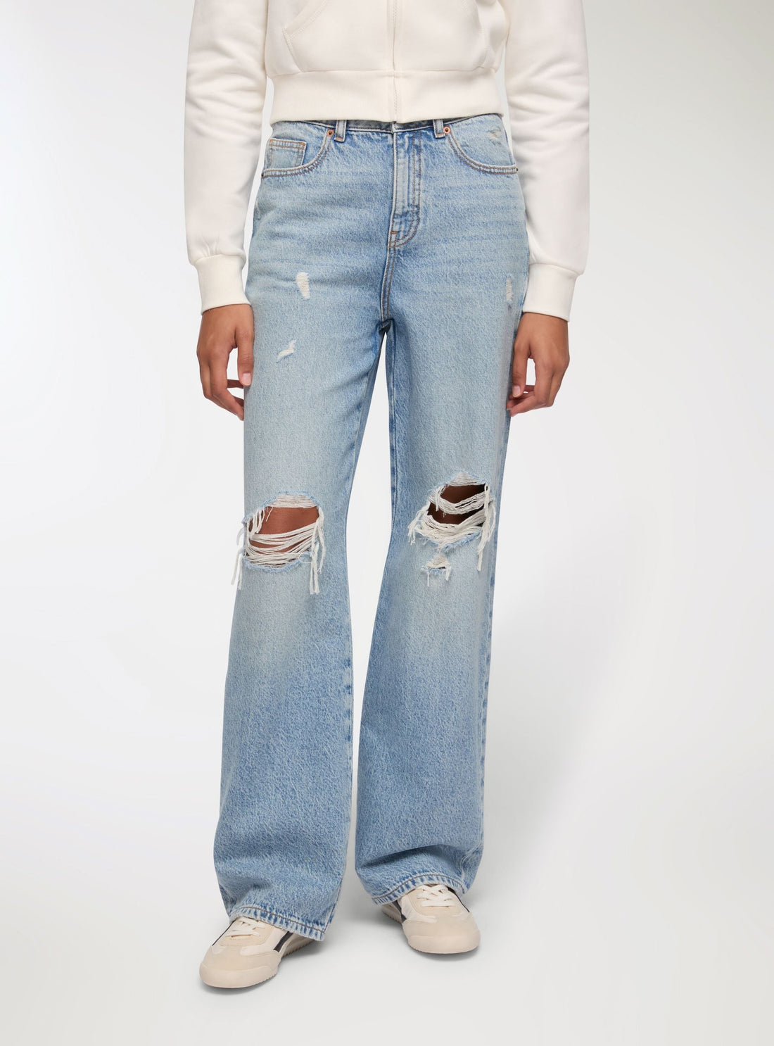 Jeans chiari wide leg con strappi