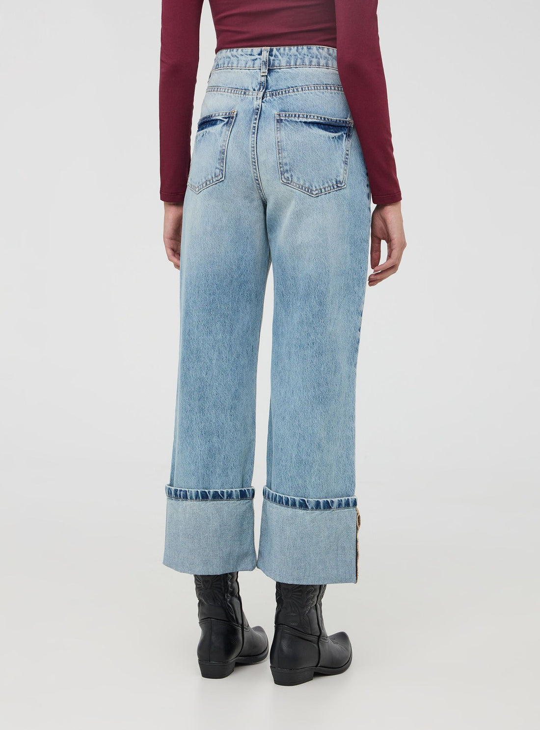 Jeans wide leg con risvolto