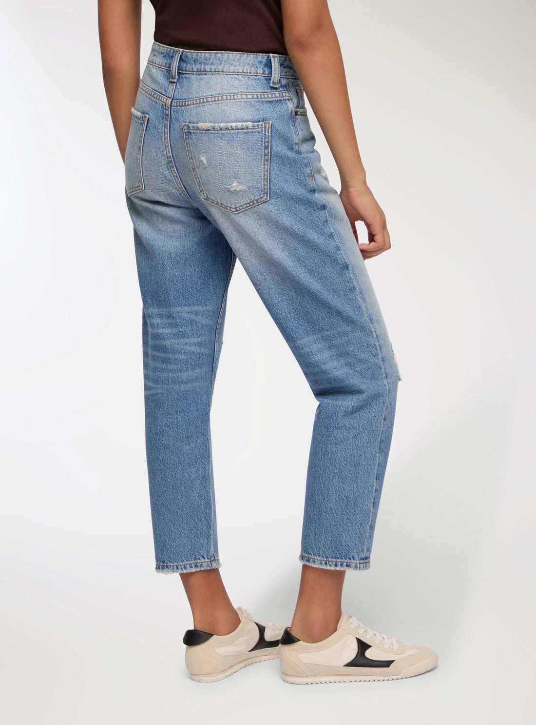 Jeans mom con strappi