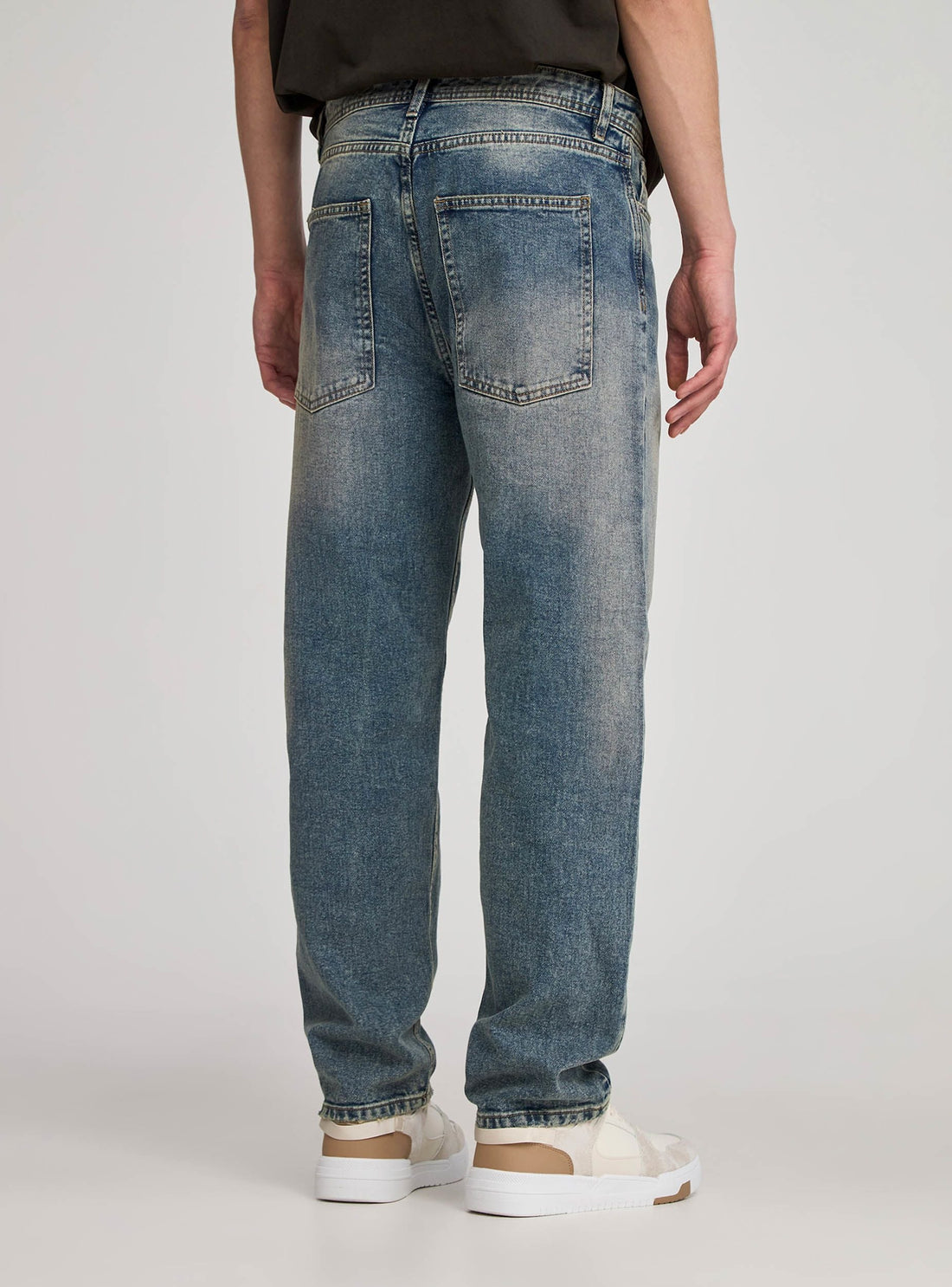 Jeans baggy in denim effetto sabbiato