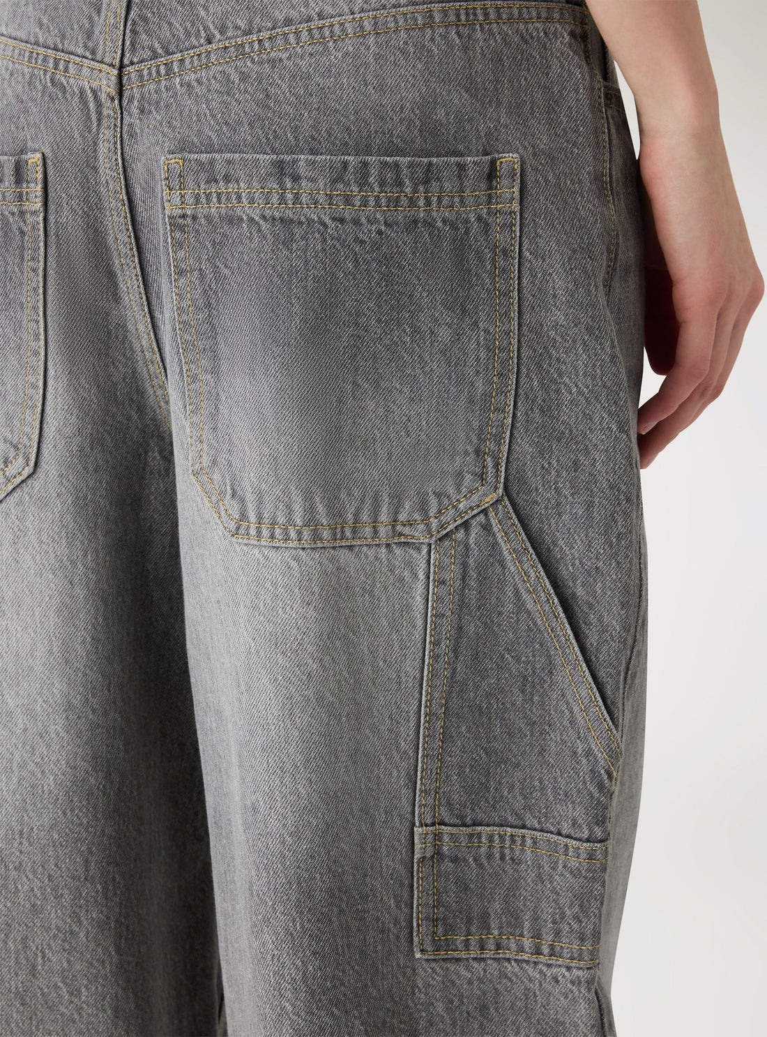 Jeans balloon con dettagli carpenter