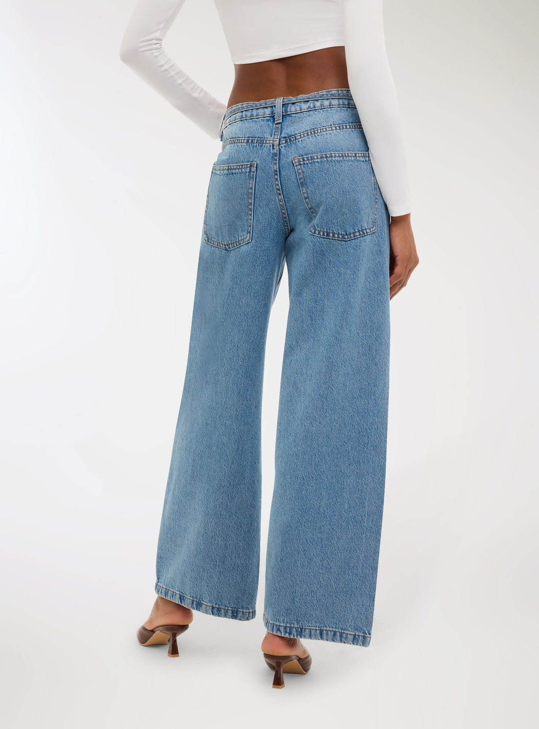 Jeans wide leg con cintura