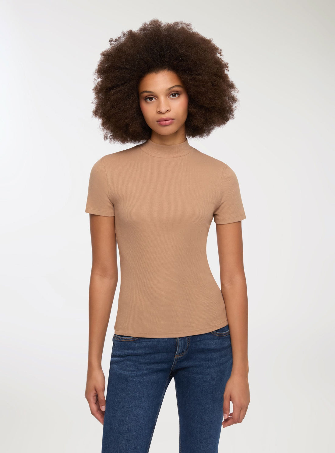 T-shirt lupetto a costine