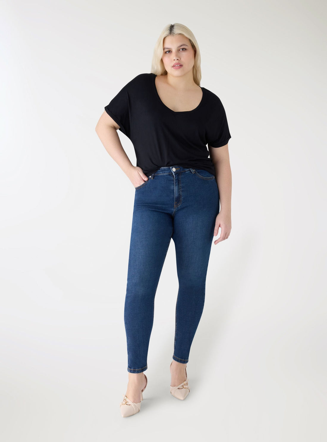 T-shirt con scollo a V