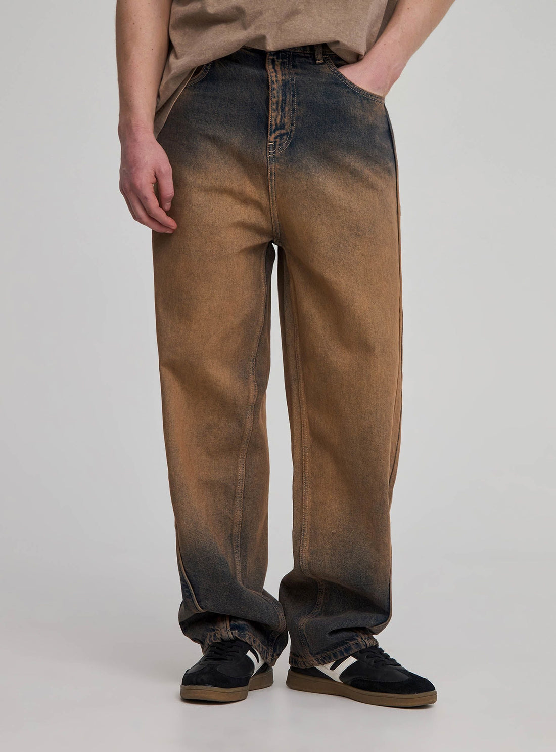 Jeans balloon effetto "dirty" con nervature