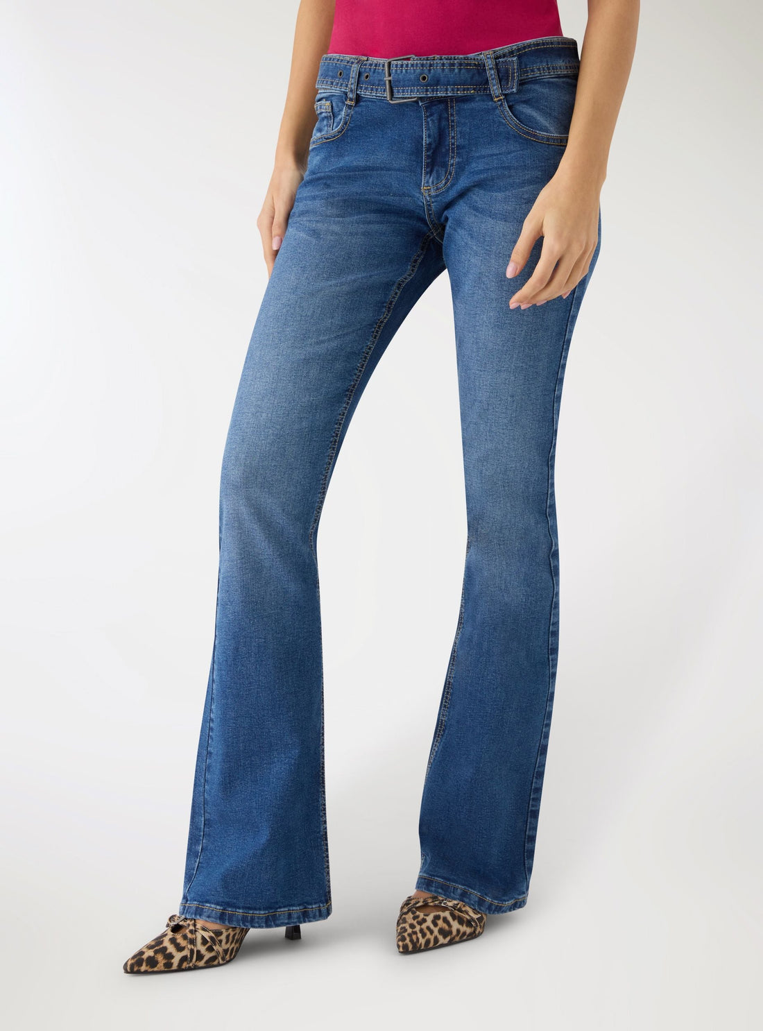 Jeans a zampa con cinta