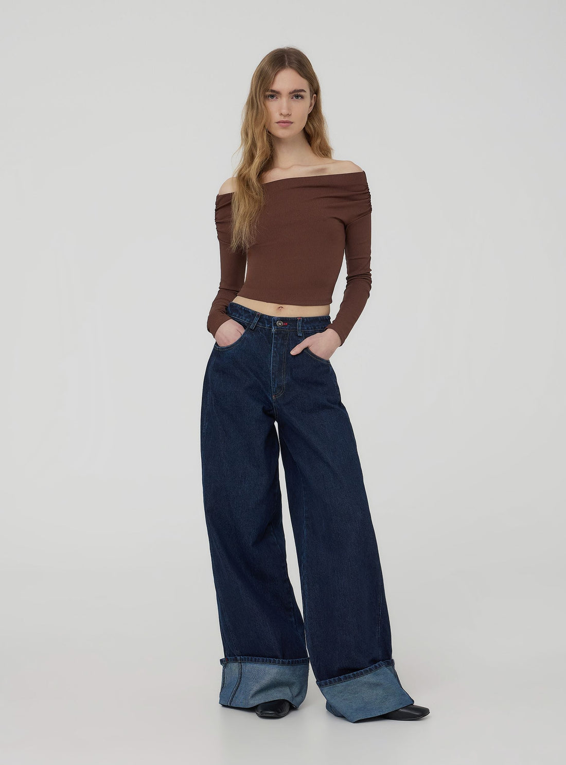 Jeans wide leg con risvolto