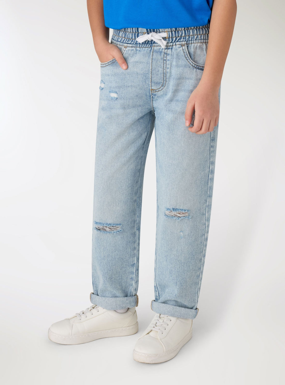 Jeans jogger con coulisse e strappi