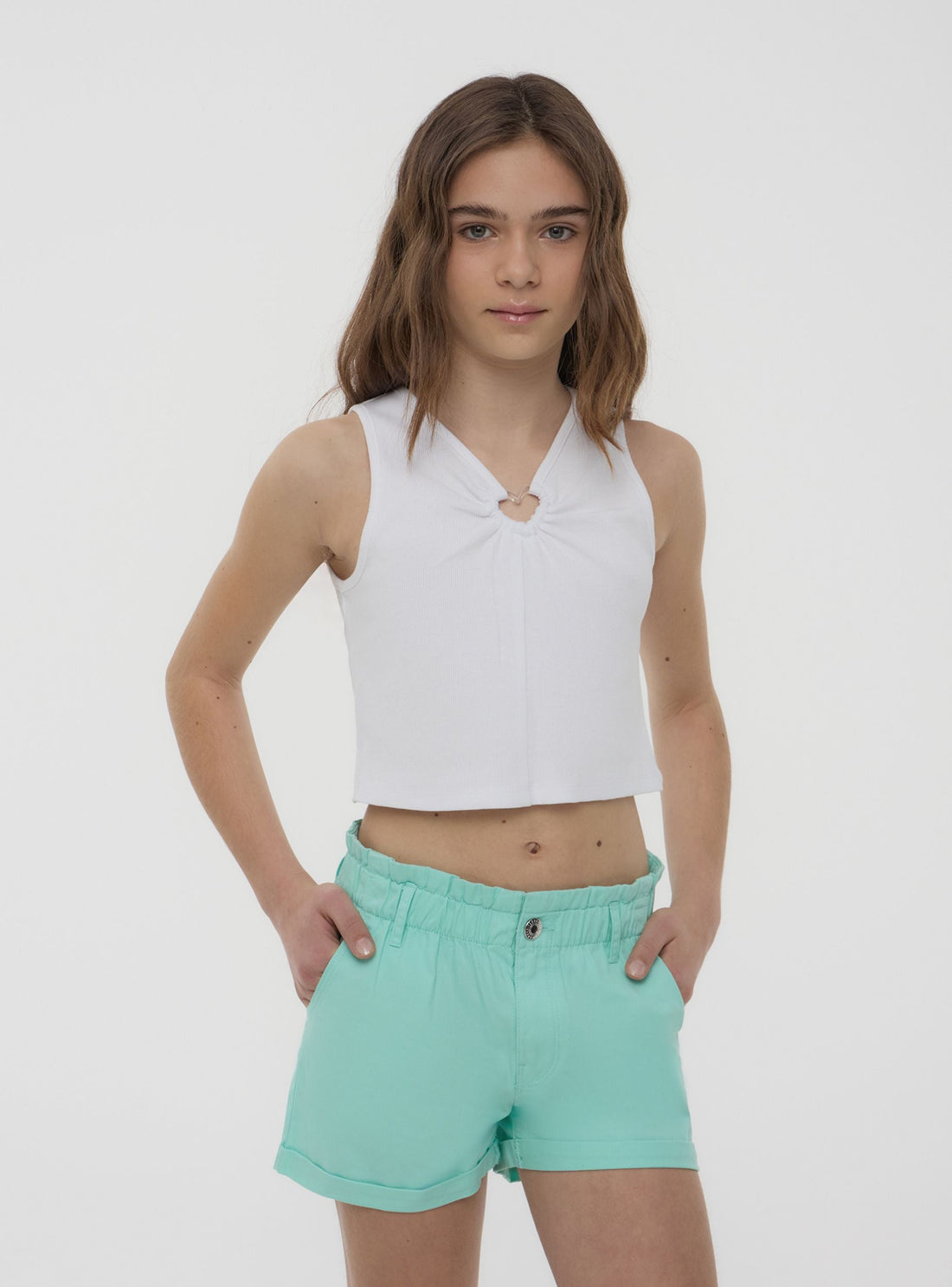Top crop con cut-out a cuore