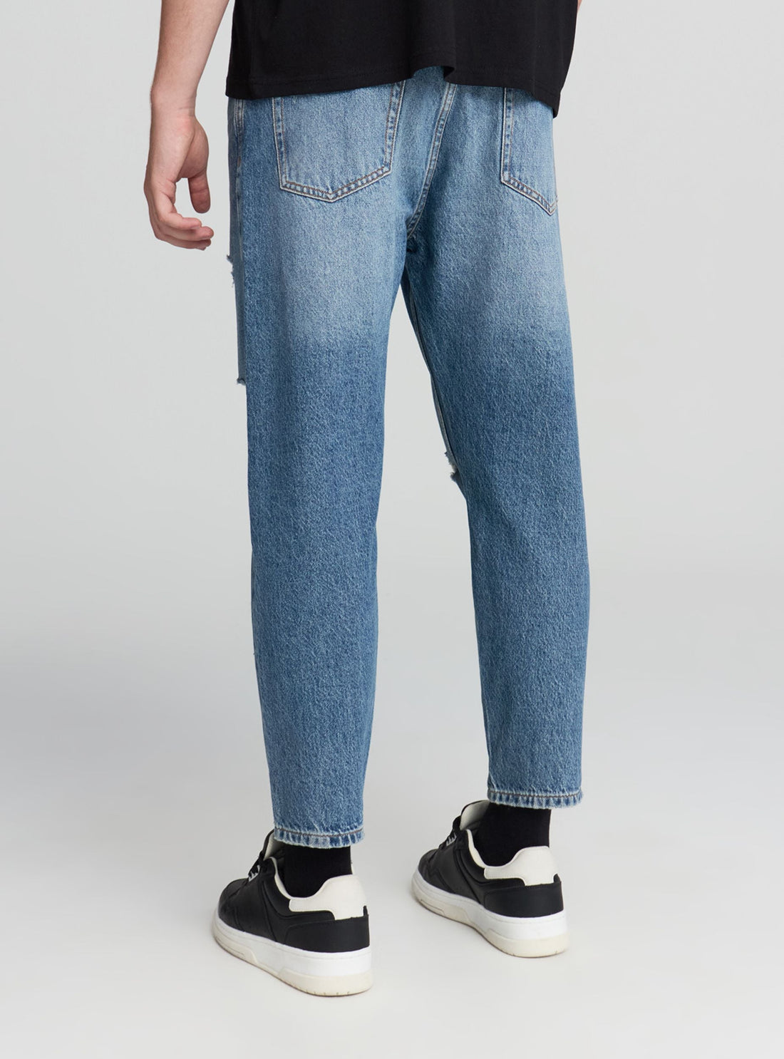 Jeans loose fit con strappi ampi