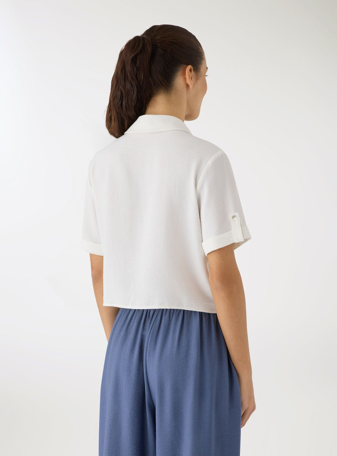 Camicia crop con nodo frontale